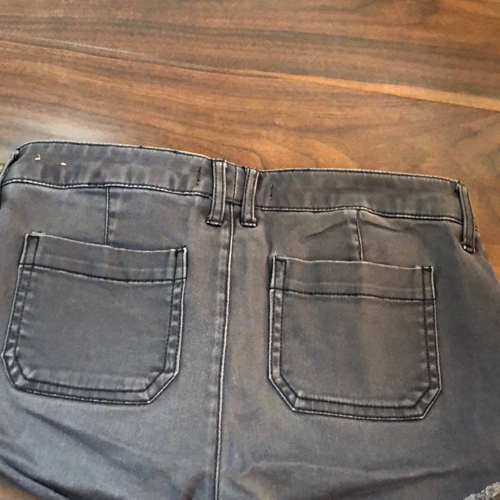 Shorts - Picture 2 of 3